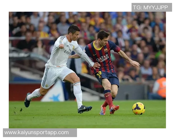 梅西与C罗再创辉煌38岁梅西17次入选最佳40岁C罗15次紧随其后