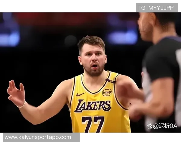 詹姆斯称赞东契奇身体状态出色有助于赛后恢复表现提升